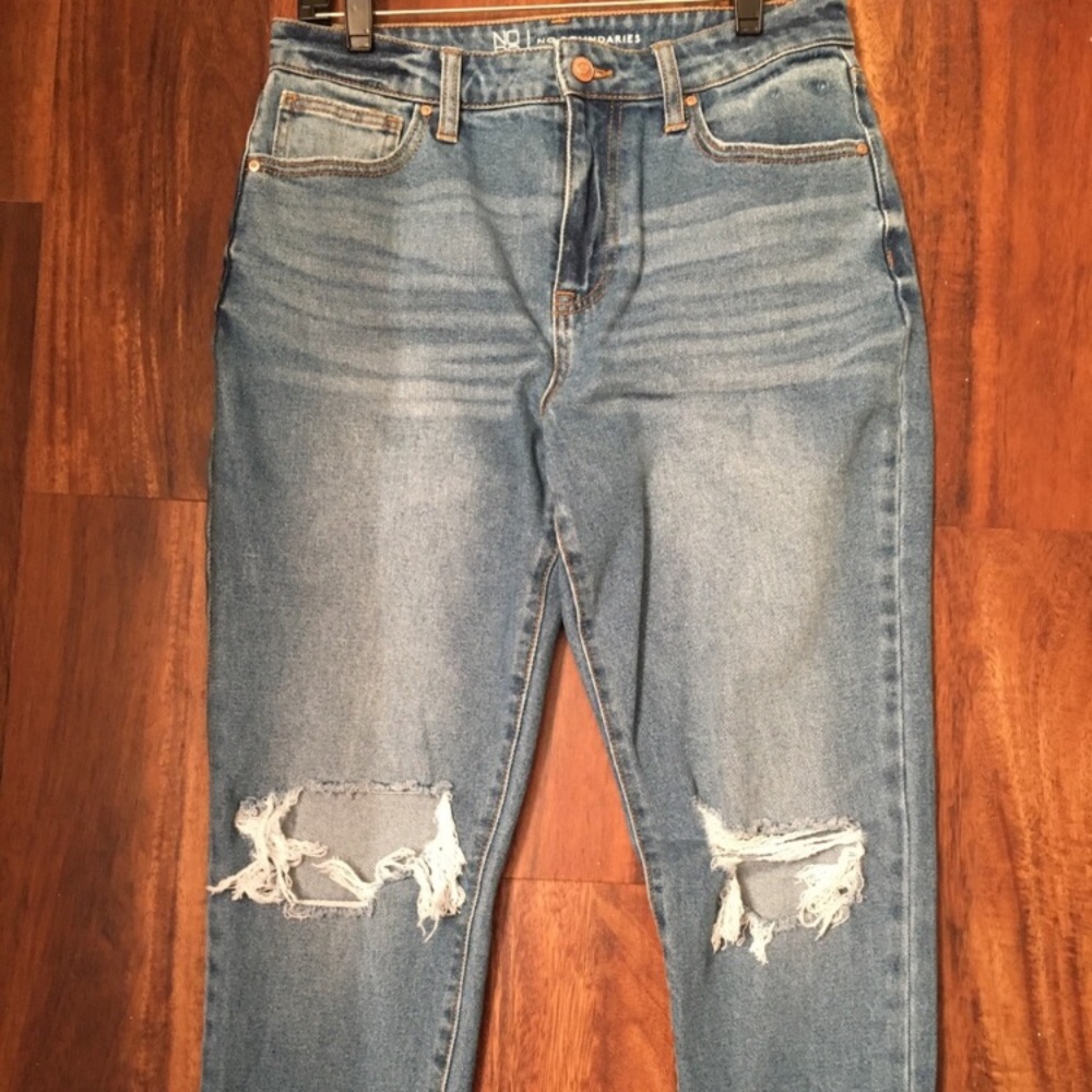 NWT busted knee straight leg mom No Boundaries